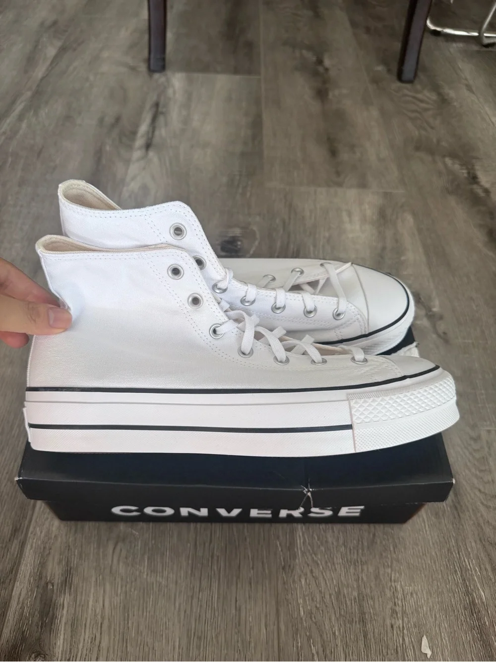 Men 10.5 Women 12 - Converse chuck taylor all star lift platform high top white